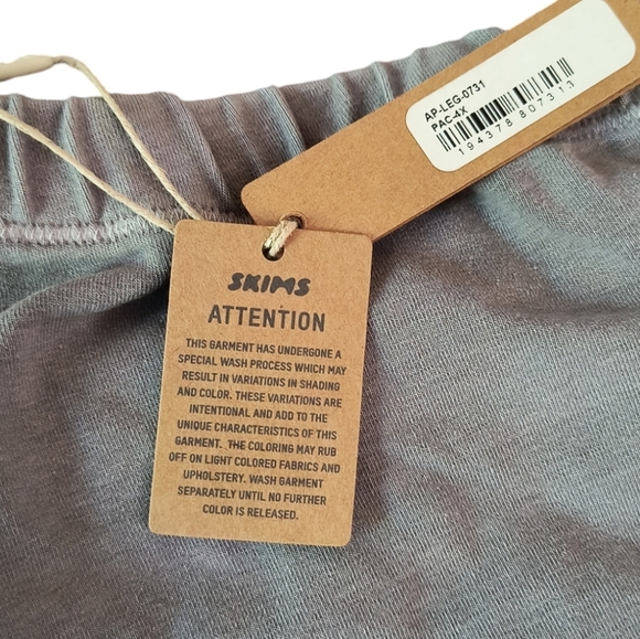 NWT SKIMS Gray Outdoor Leggings Size 4X - Picture 4 of 9